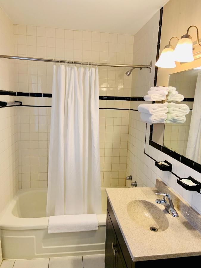 Green Acres Motel Mississauga Bagian luar foto