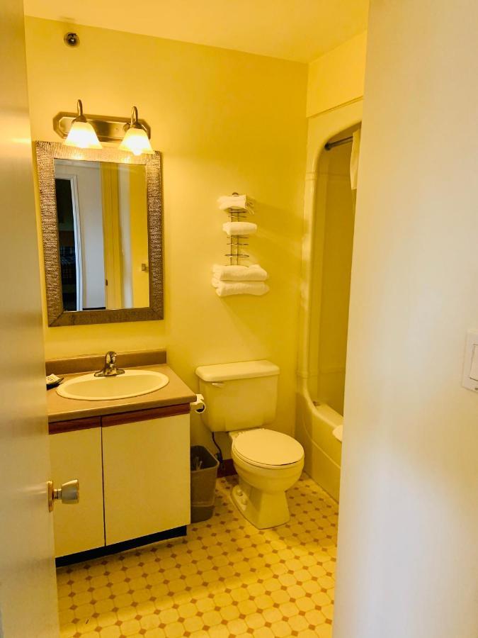 Green Acres Motel Mississauga Bagian luar foto