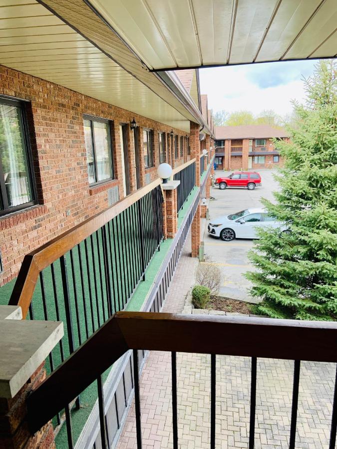 Green Acres Motel Mississauga Bagian luar foto